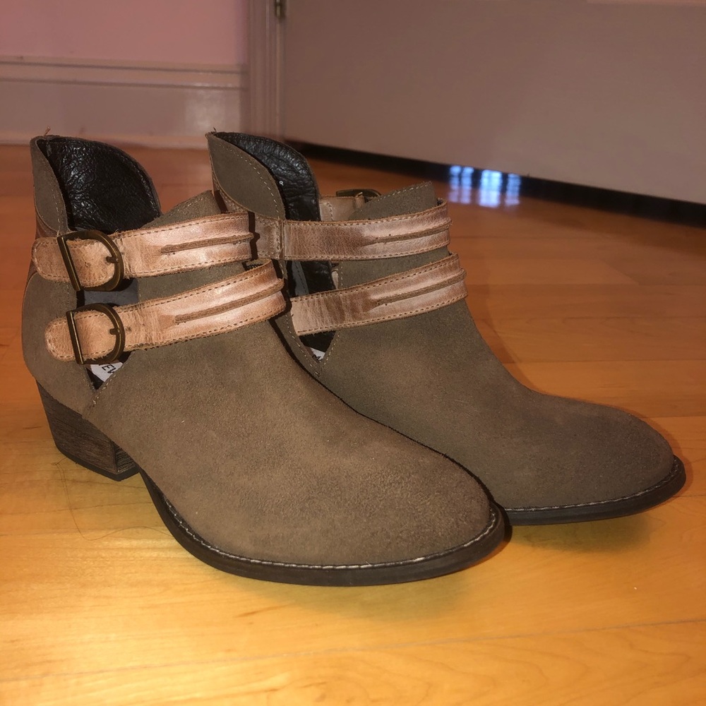 Steve Madden Light Brown Suede Boots